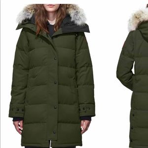 Beautiful Canada Goose Jacket , almost like a brand new.